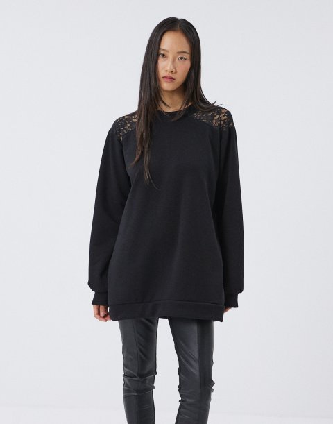 Oversized φούτερ με δαντέλα