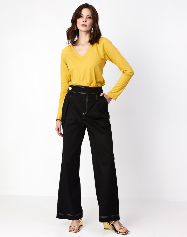 Trousers with button