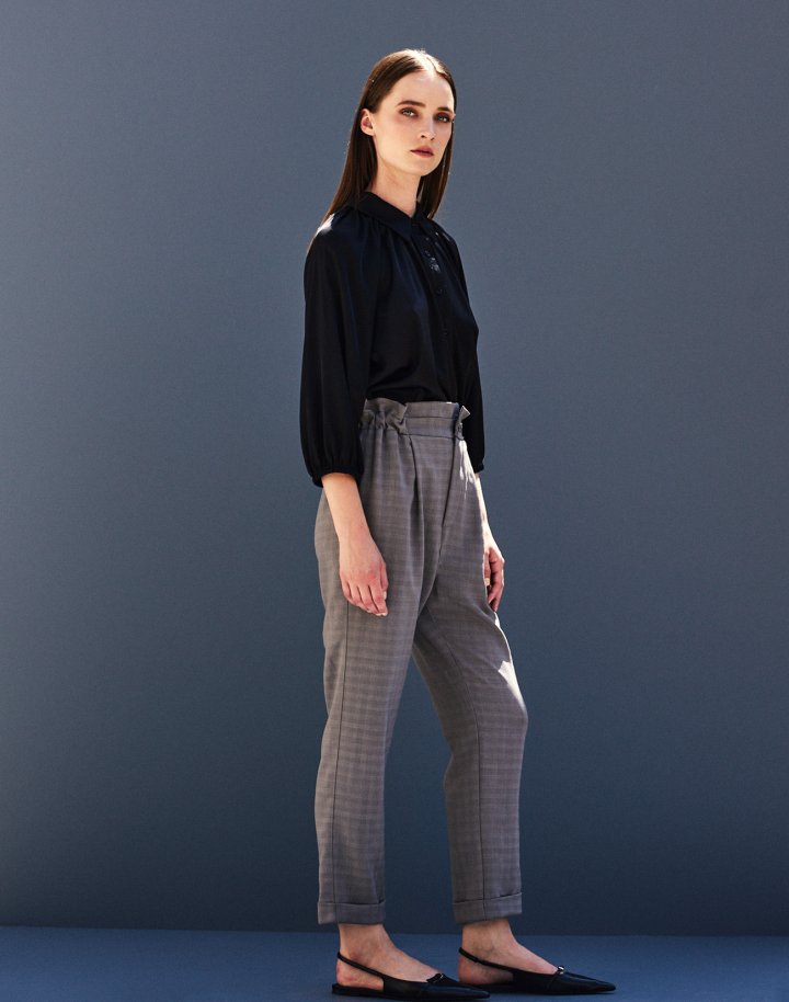 High waist trousers with turn up