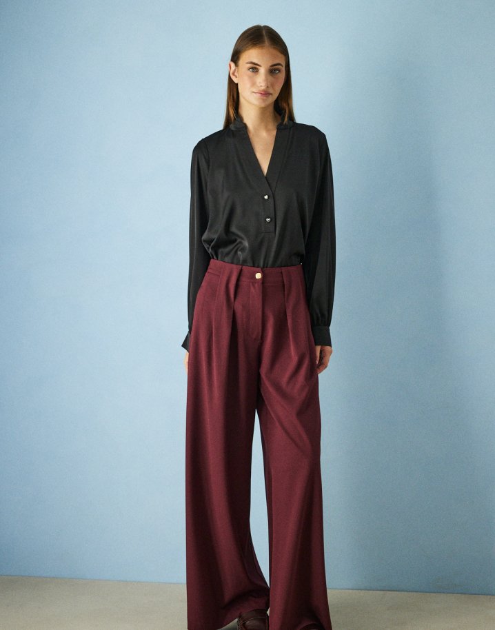 Trousers with pleat