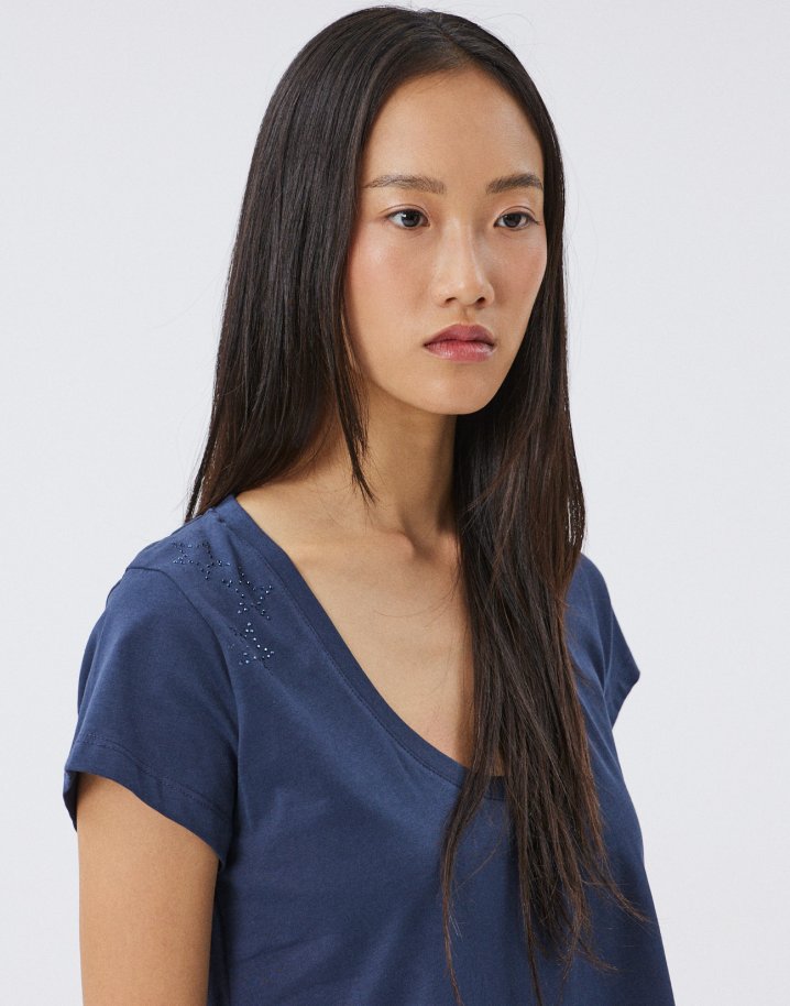 Asymmetric t-shirt with rhinestone
