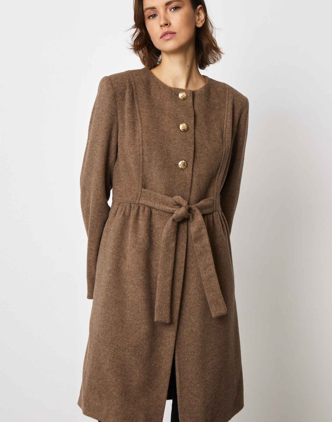 Coat with buttons