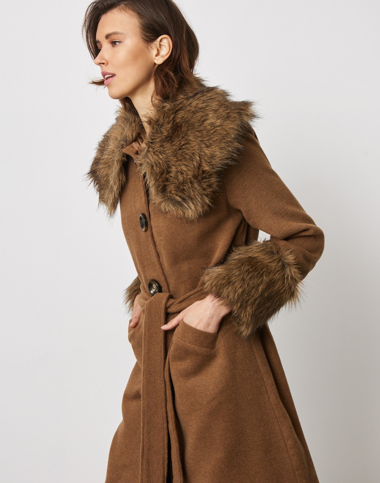 Παλτό με λεπτομέρεια συνθετική γούνα