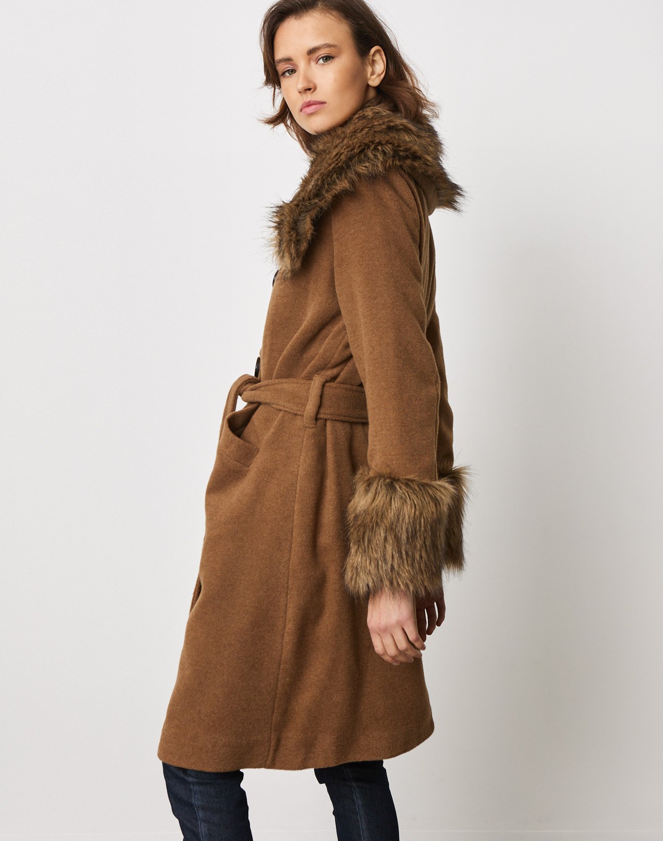 Παλτό με λεπτομέρεια συνθετική γούνα