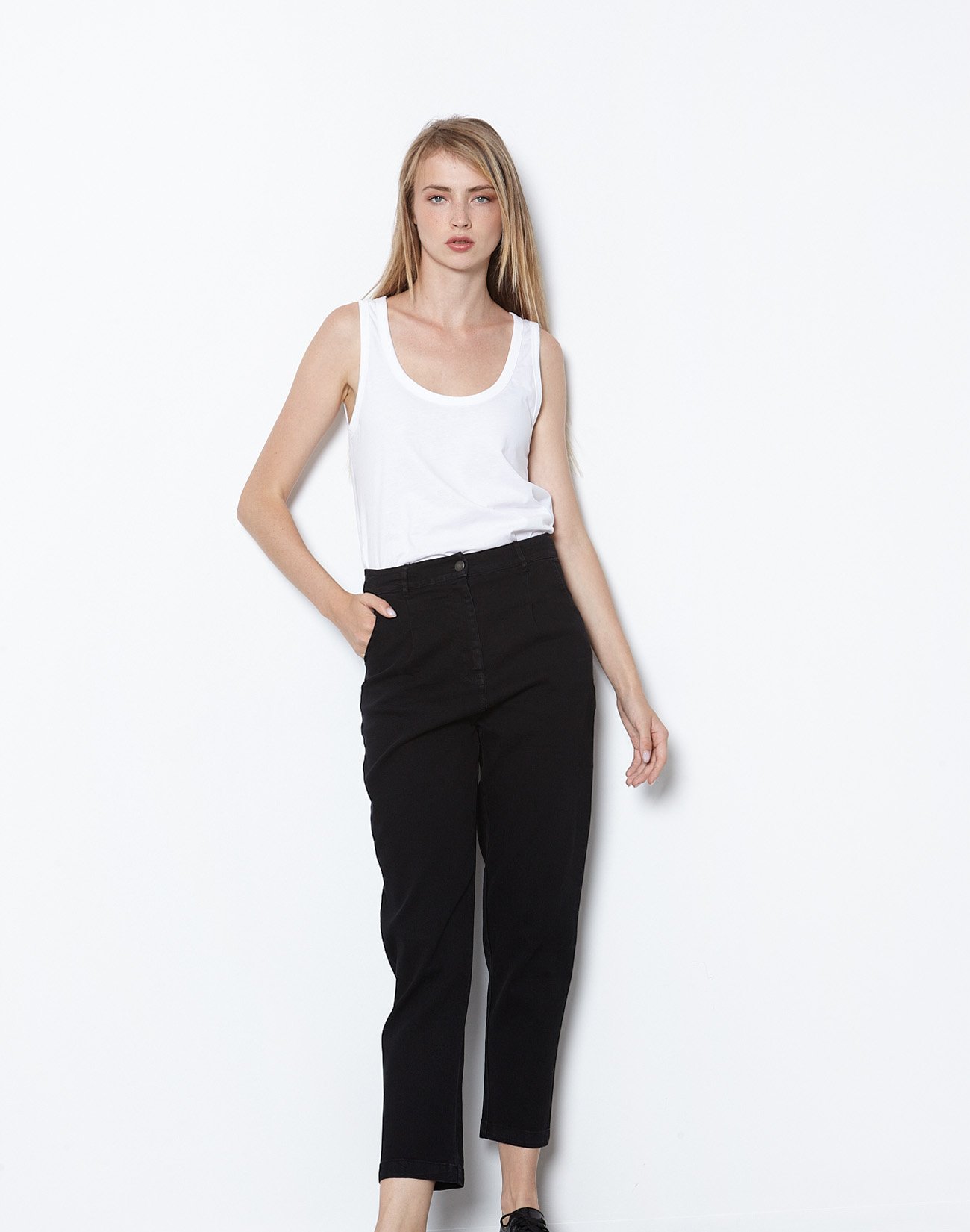 High waist jeans with pleating detail