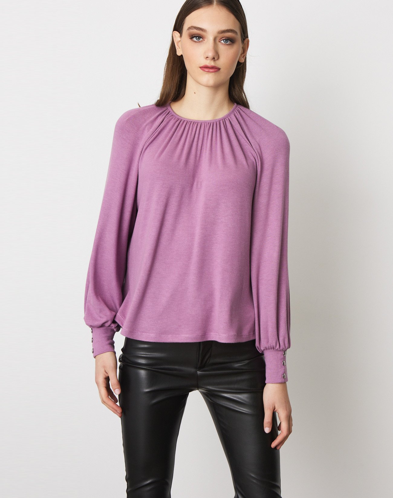 Blouse with pleating