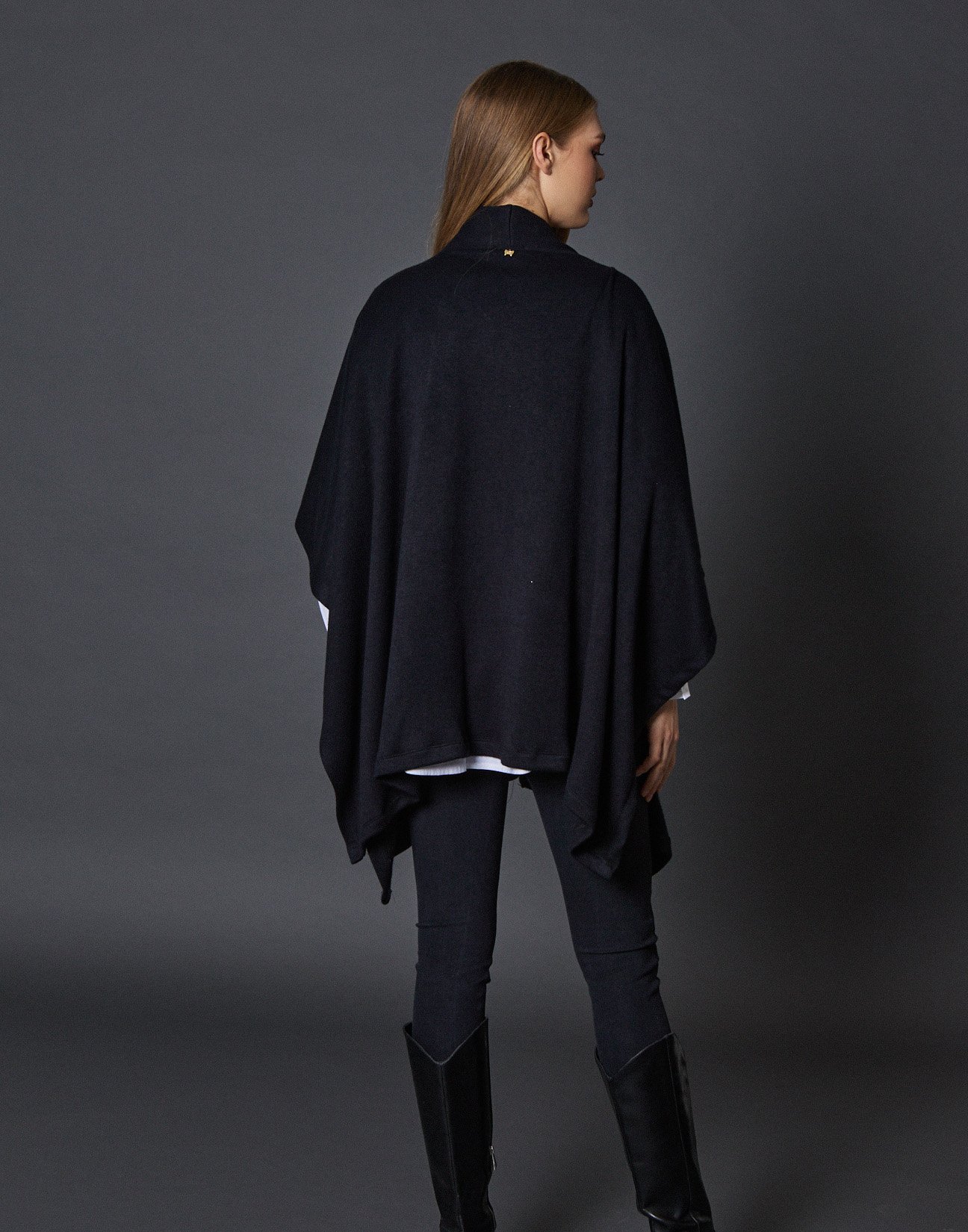 Open front cape with pockets