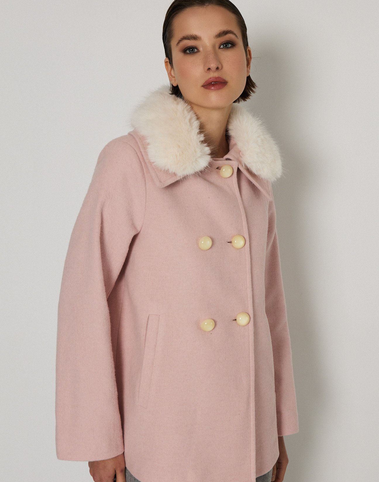 Coat with faux fur collar