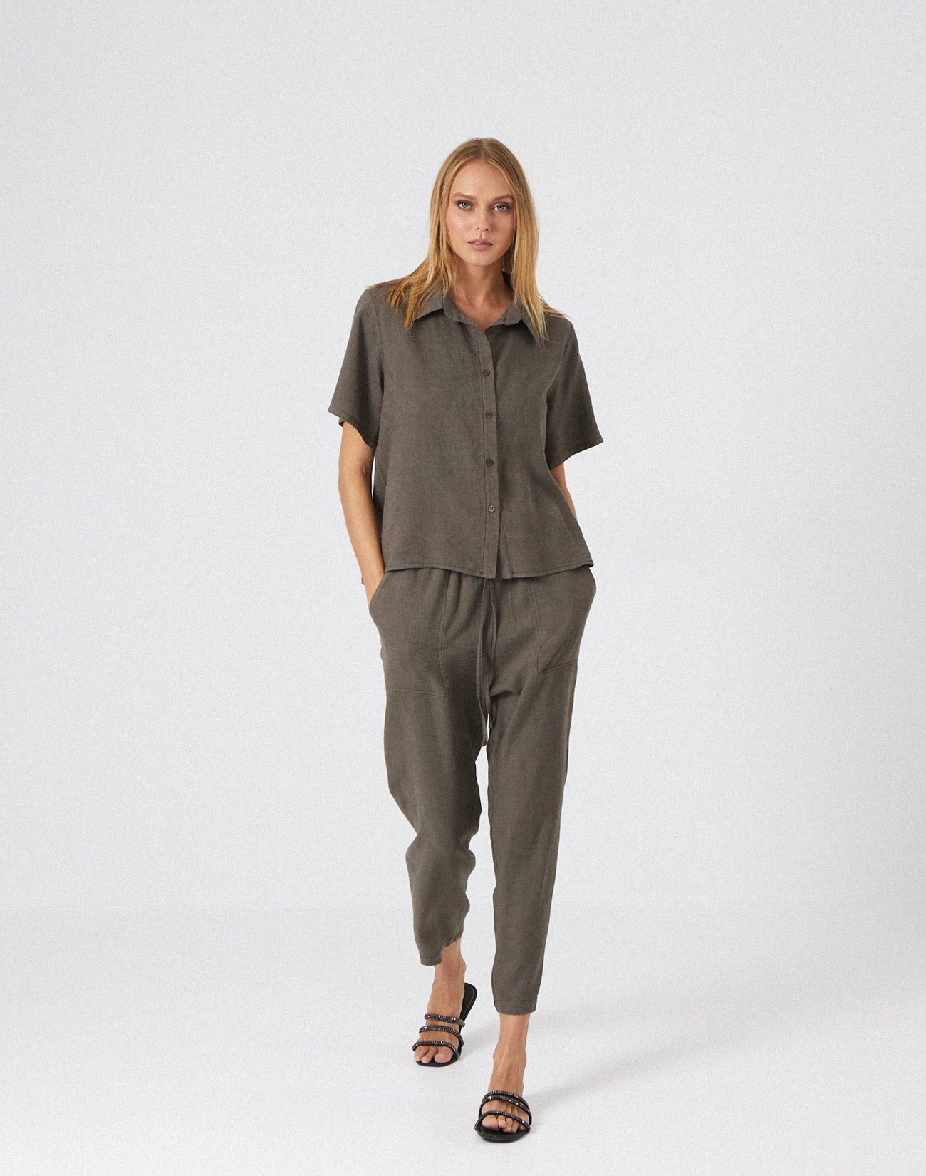 Trousers with linen blend