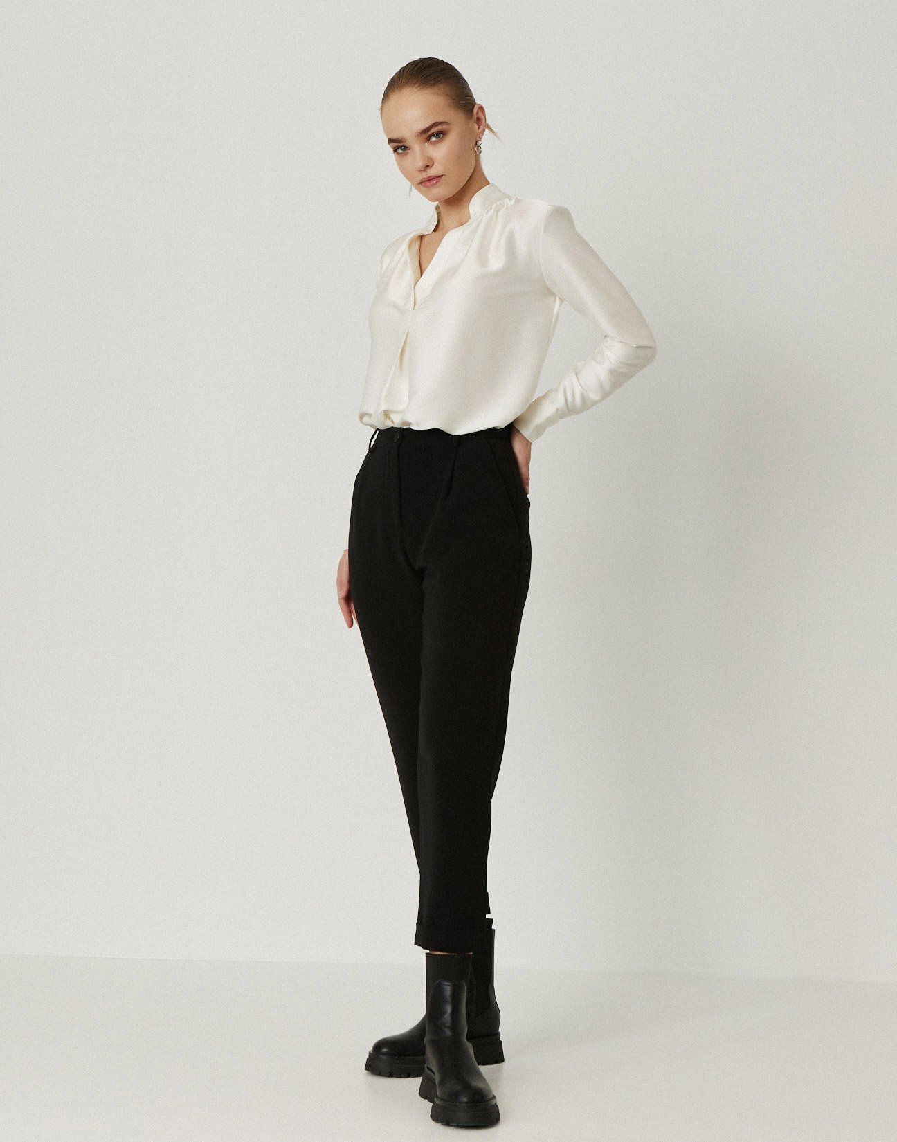 High waisted trouser with pleats
