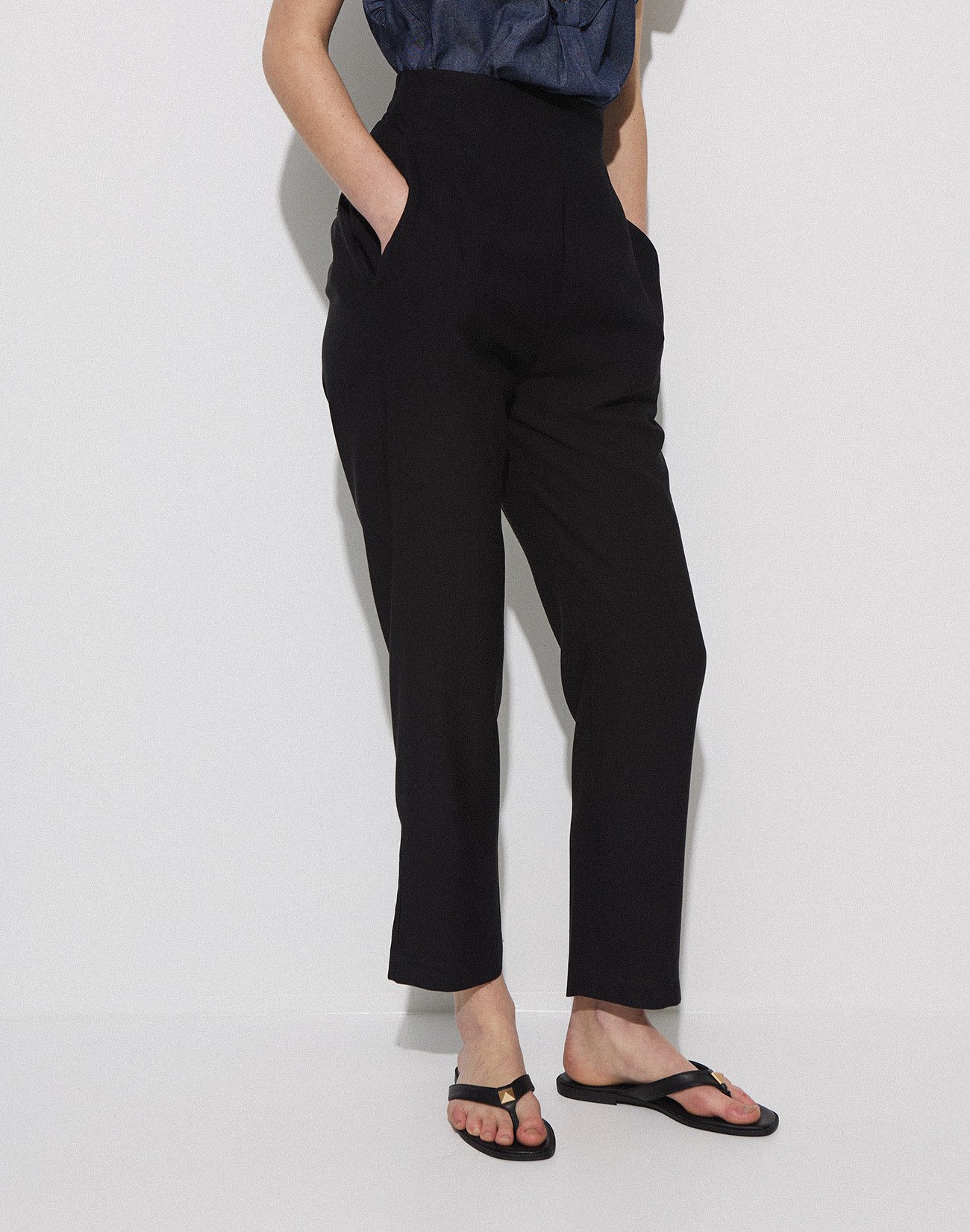 High waist trousers with pockets