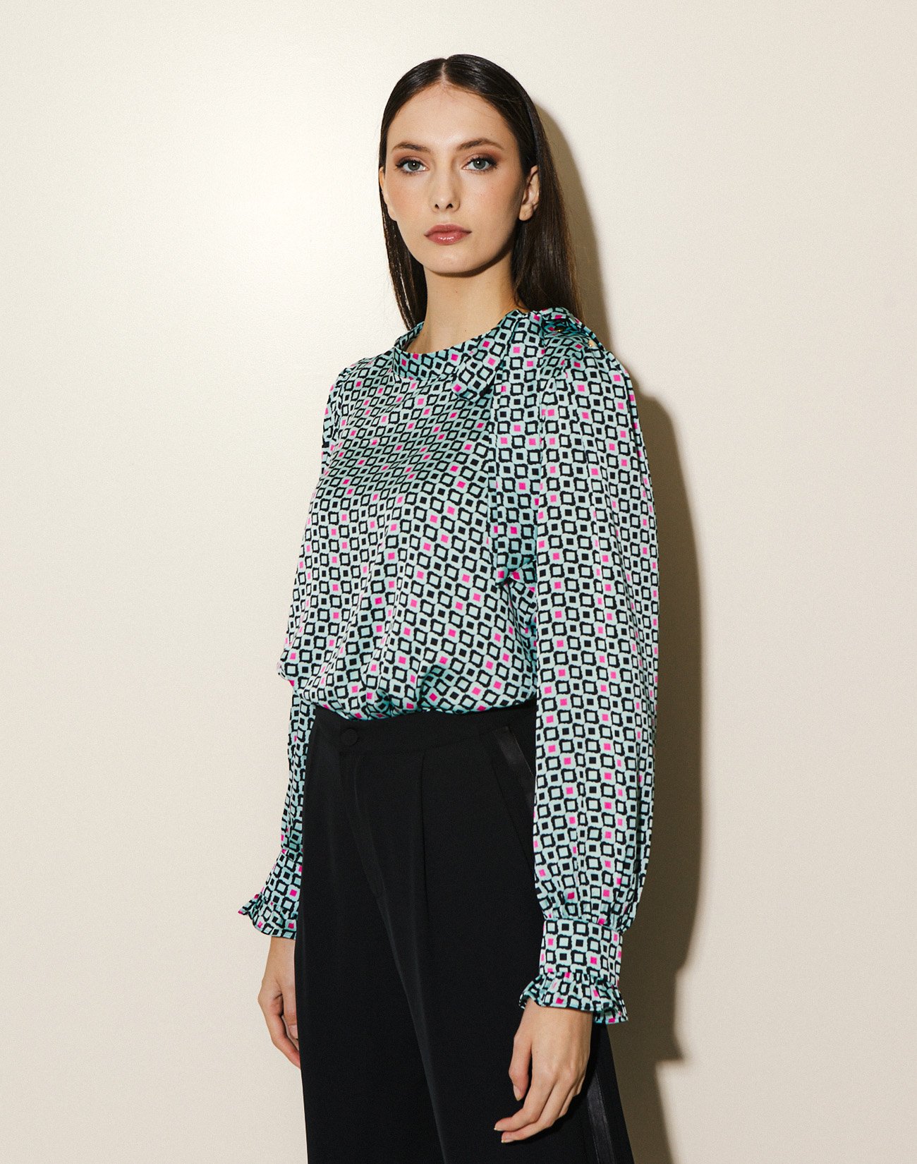 Printed blouse with tie