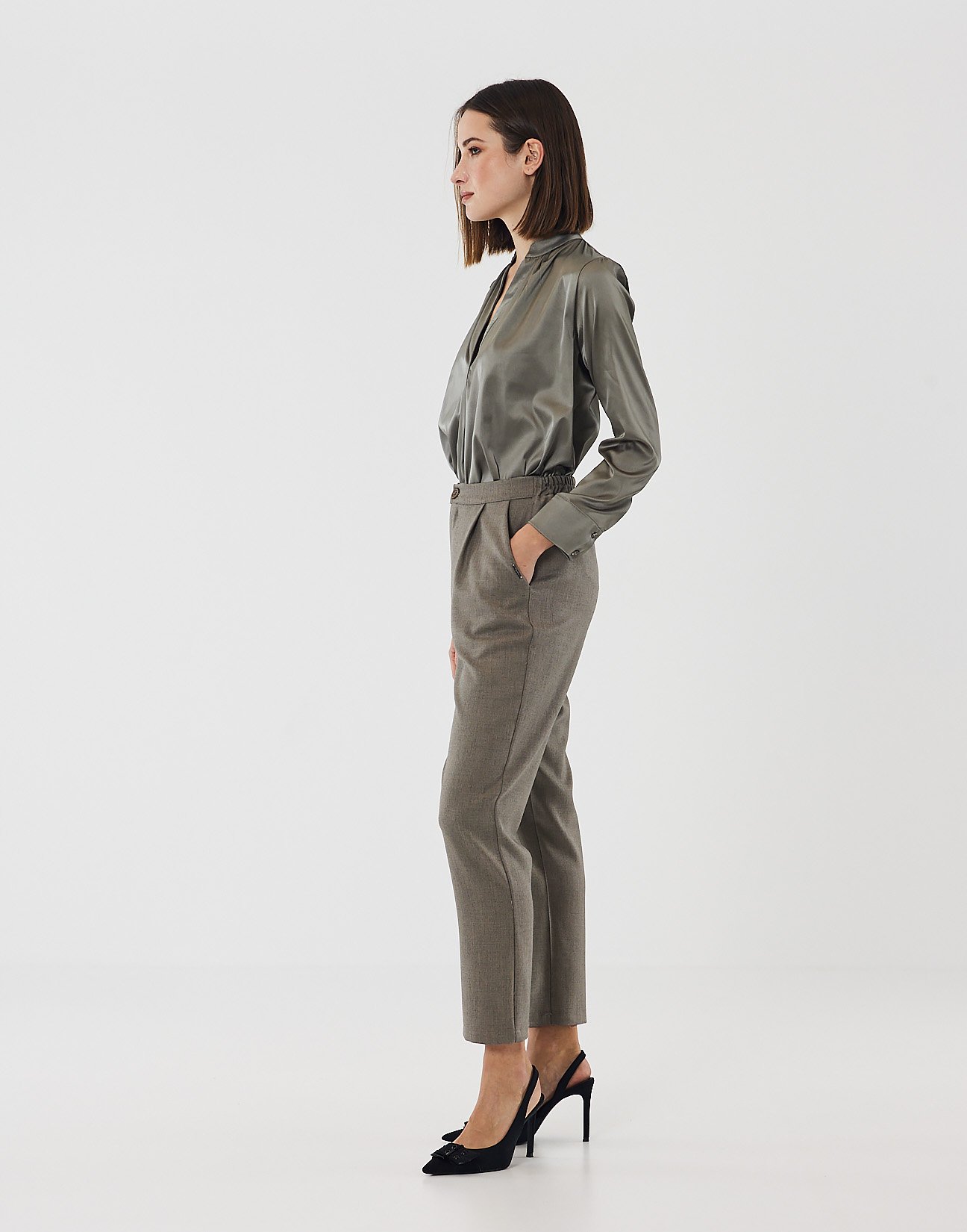 Straight fit trousers with elastic waist