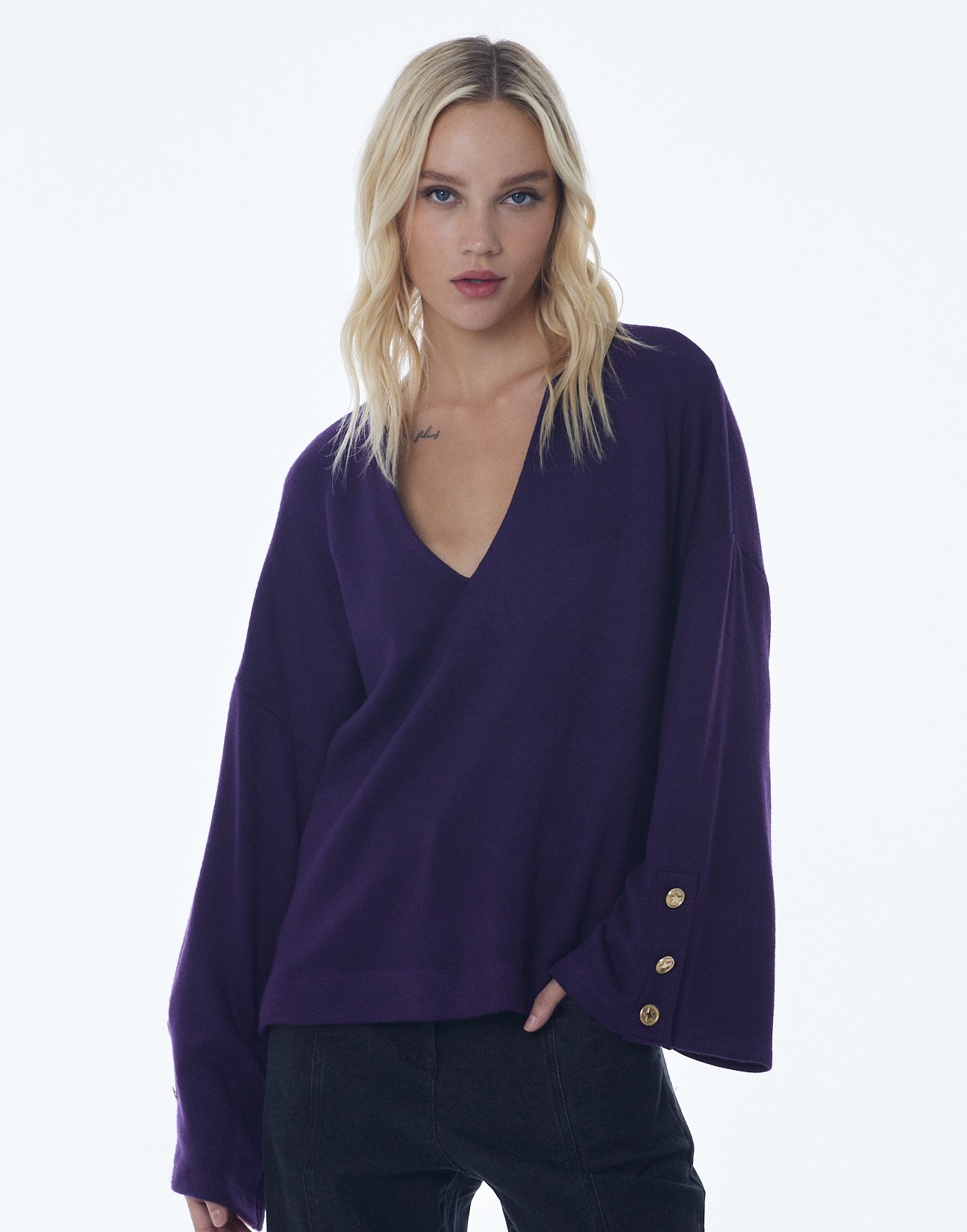 Blouse with wide sleeve