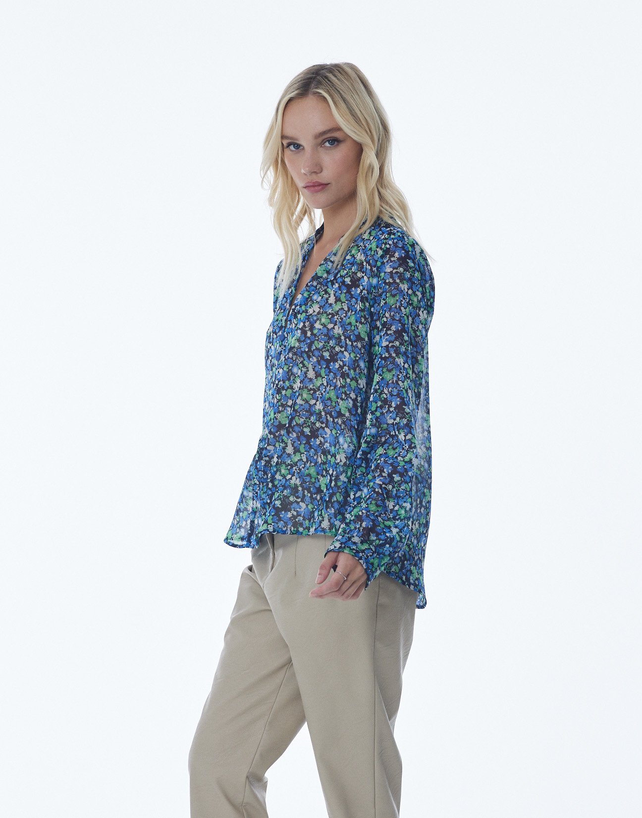 Sheered blouse with buttons