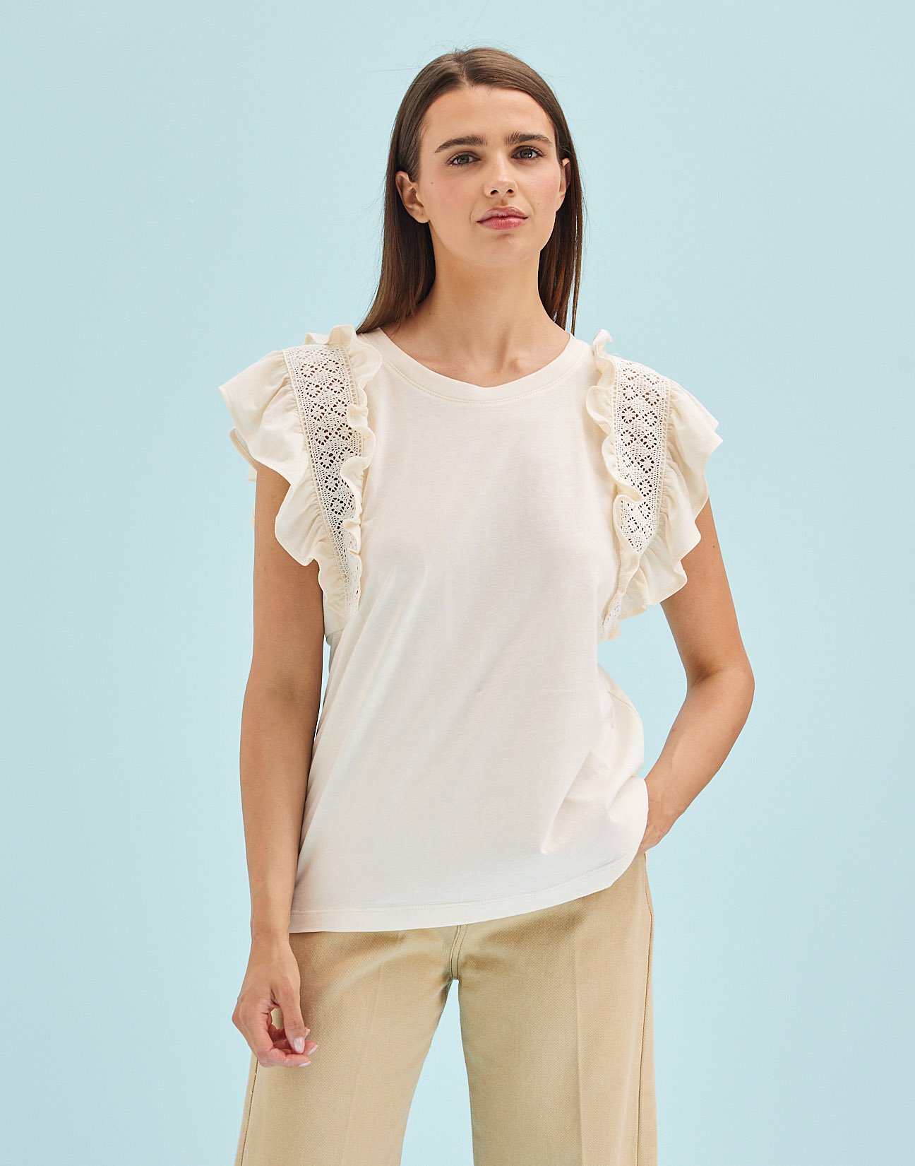 Blouse with lace