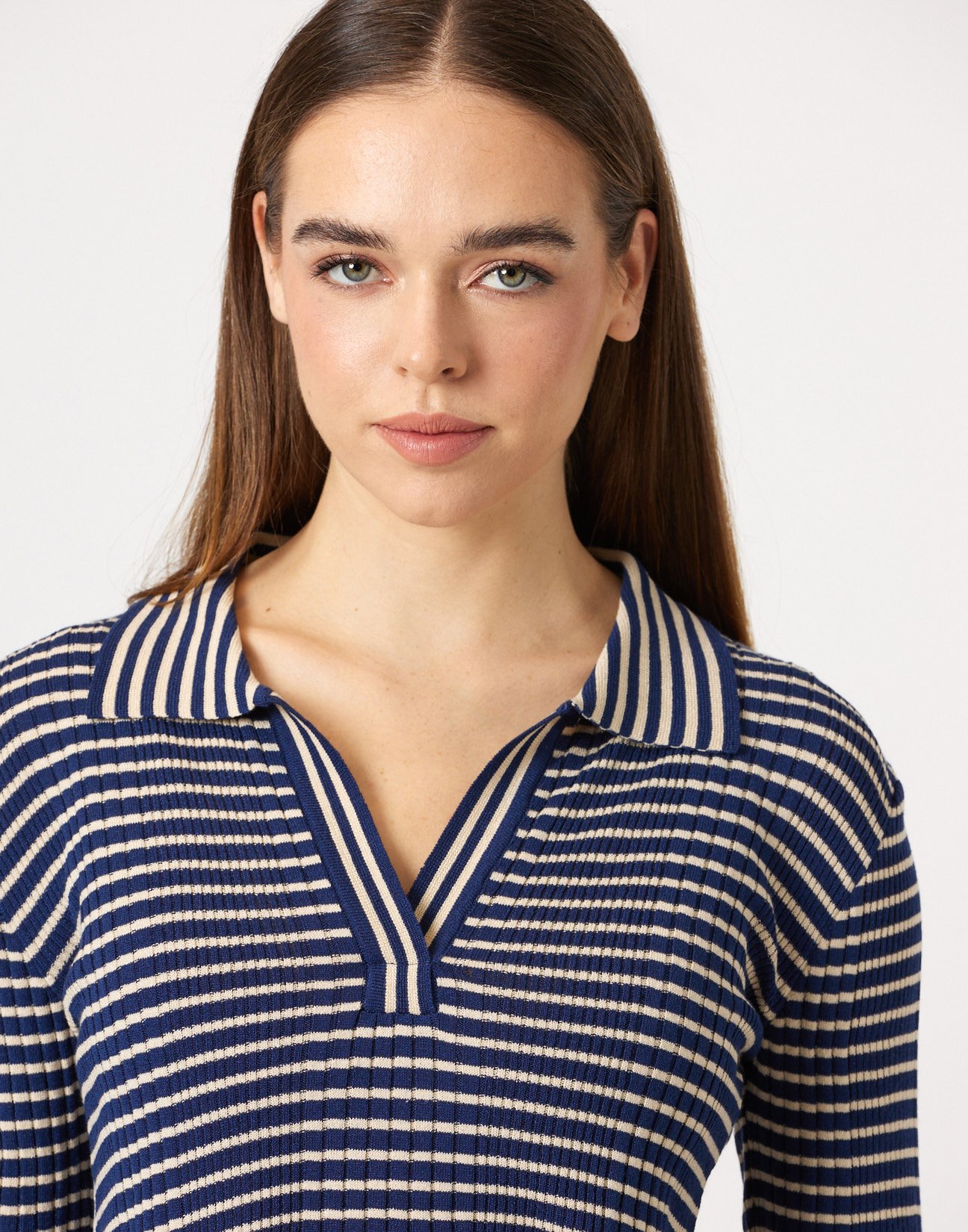 Knit blouse with collar