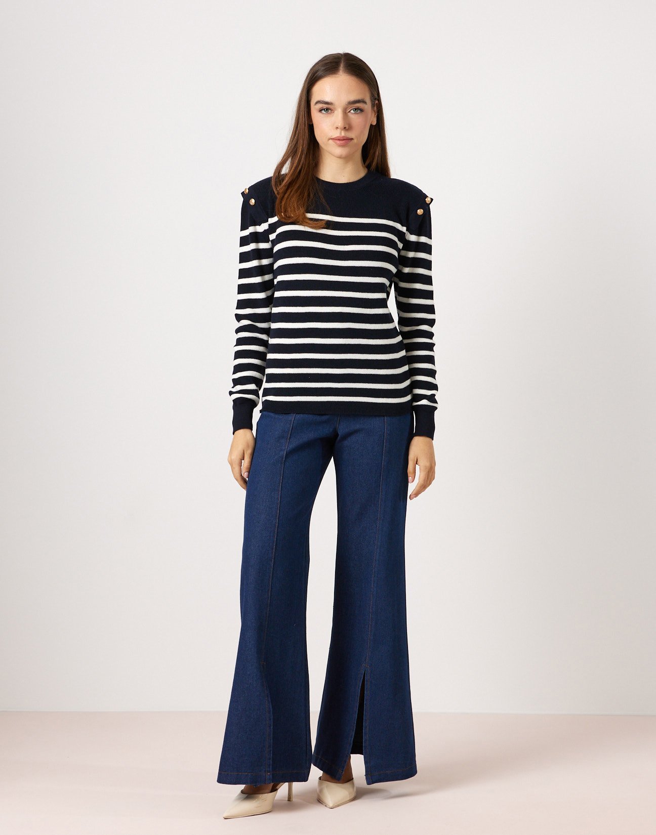 Knit blouse with buttons