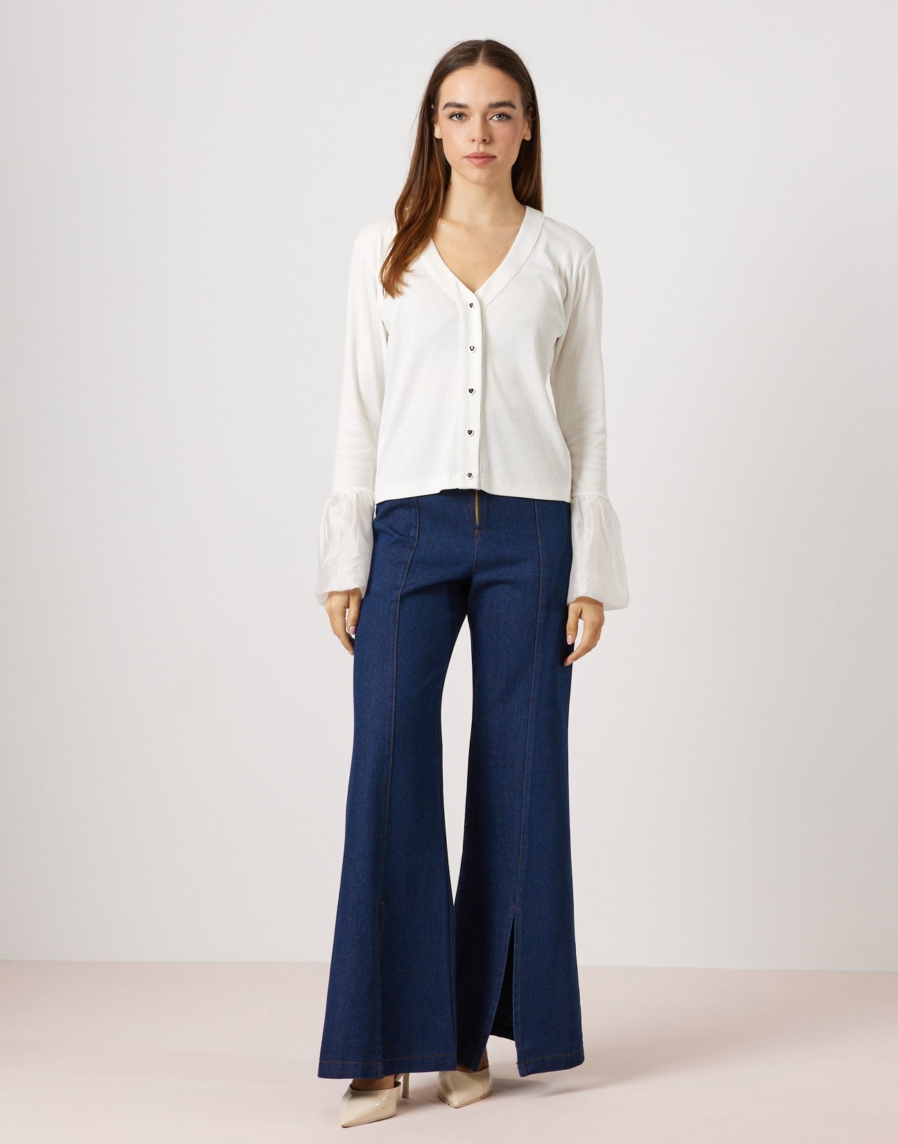 Ribbed cardigan with ruffles