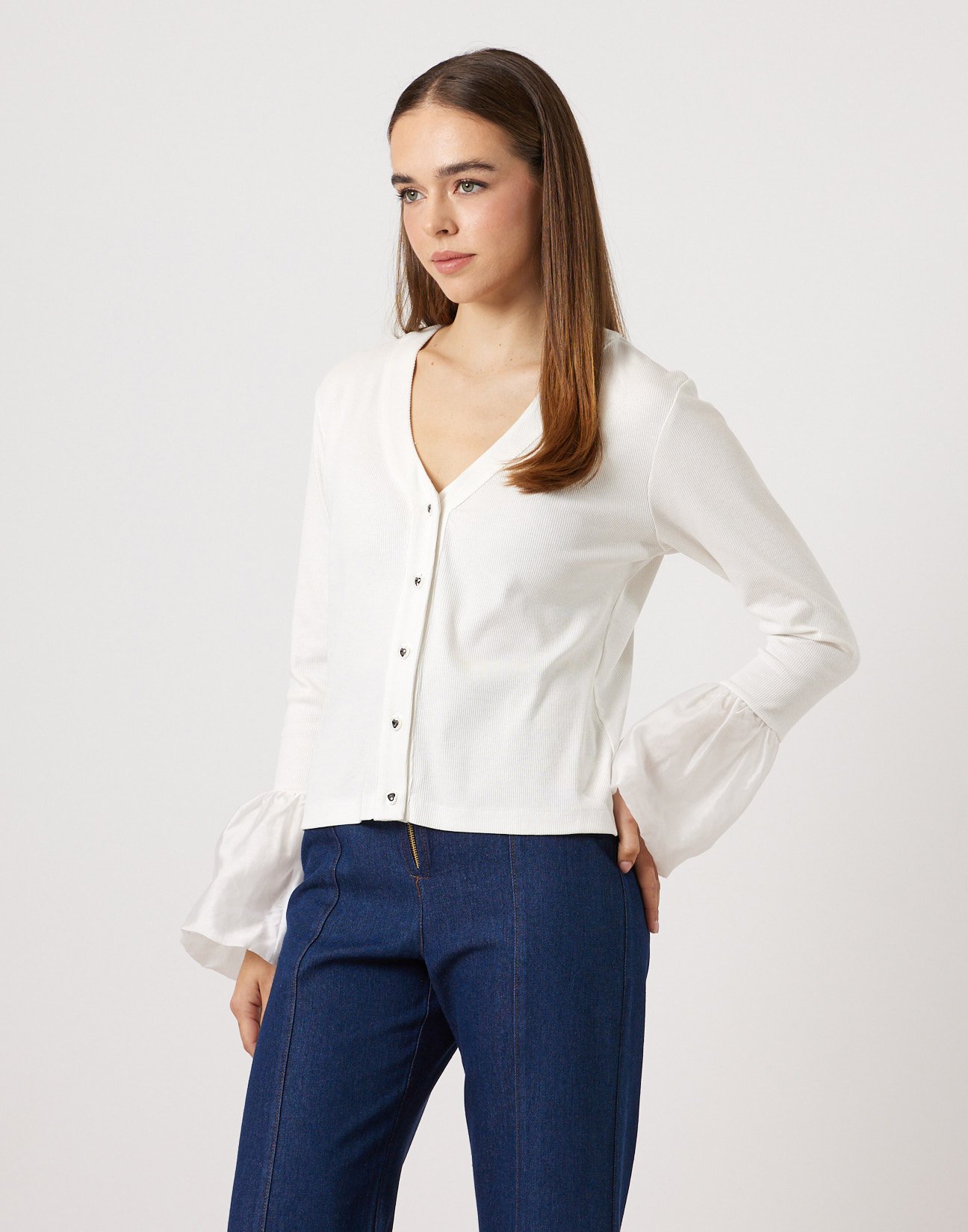 Ribbed cardigan with ruffles