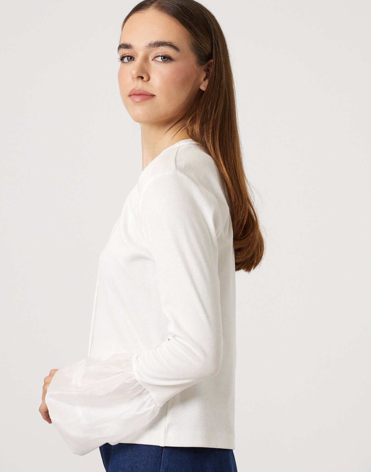 Ribbed cardigan with ruffles