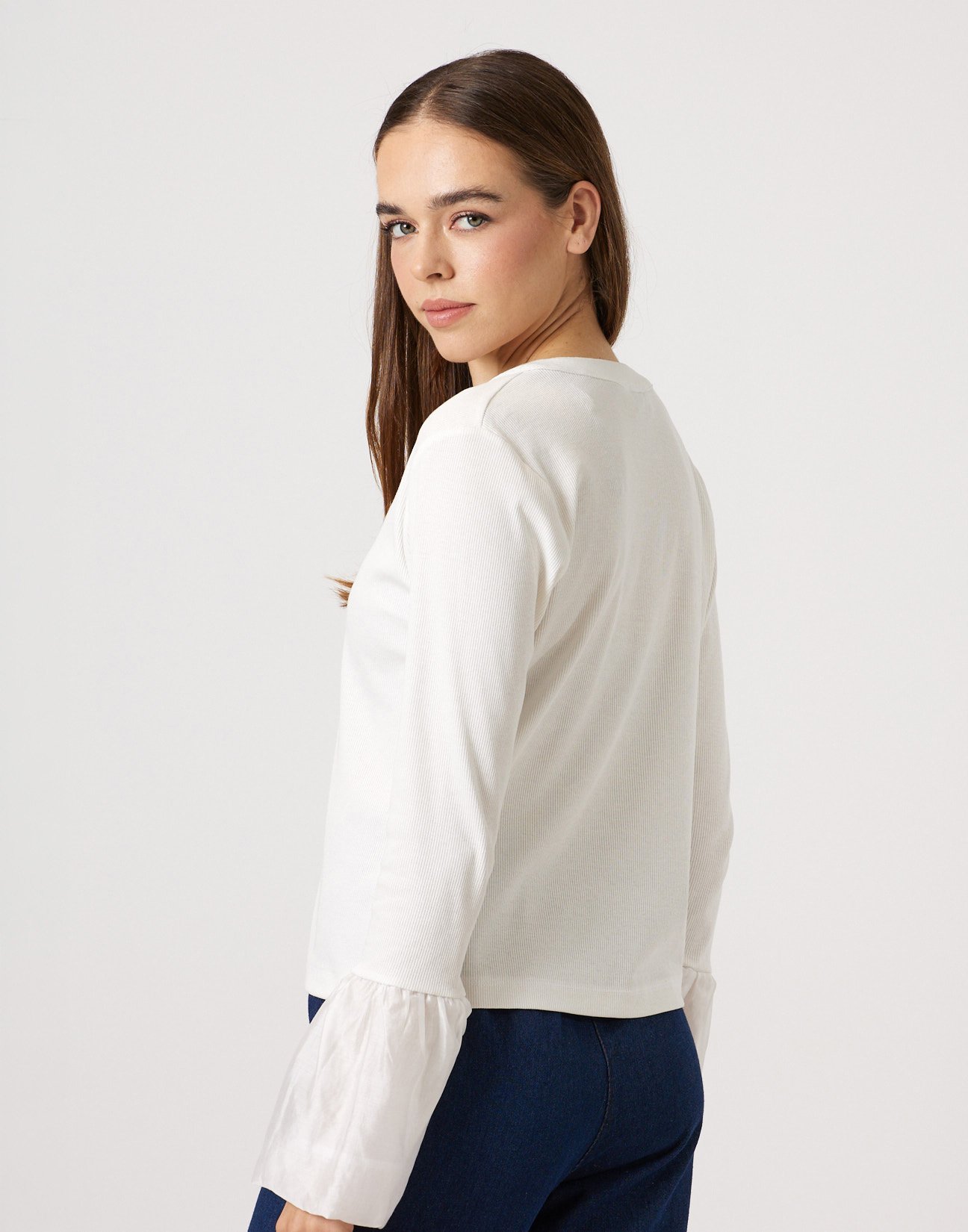 Ribbed cardigan with ruffles