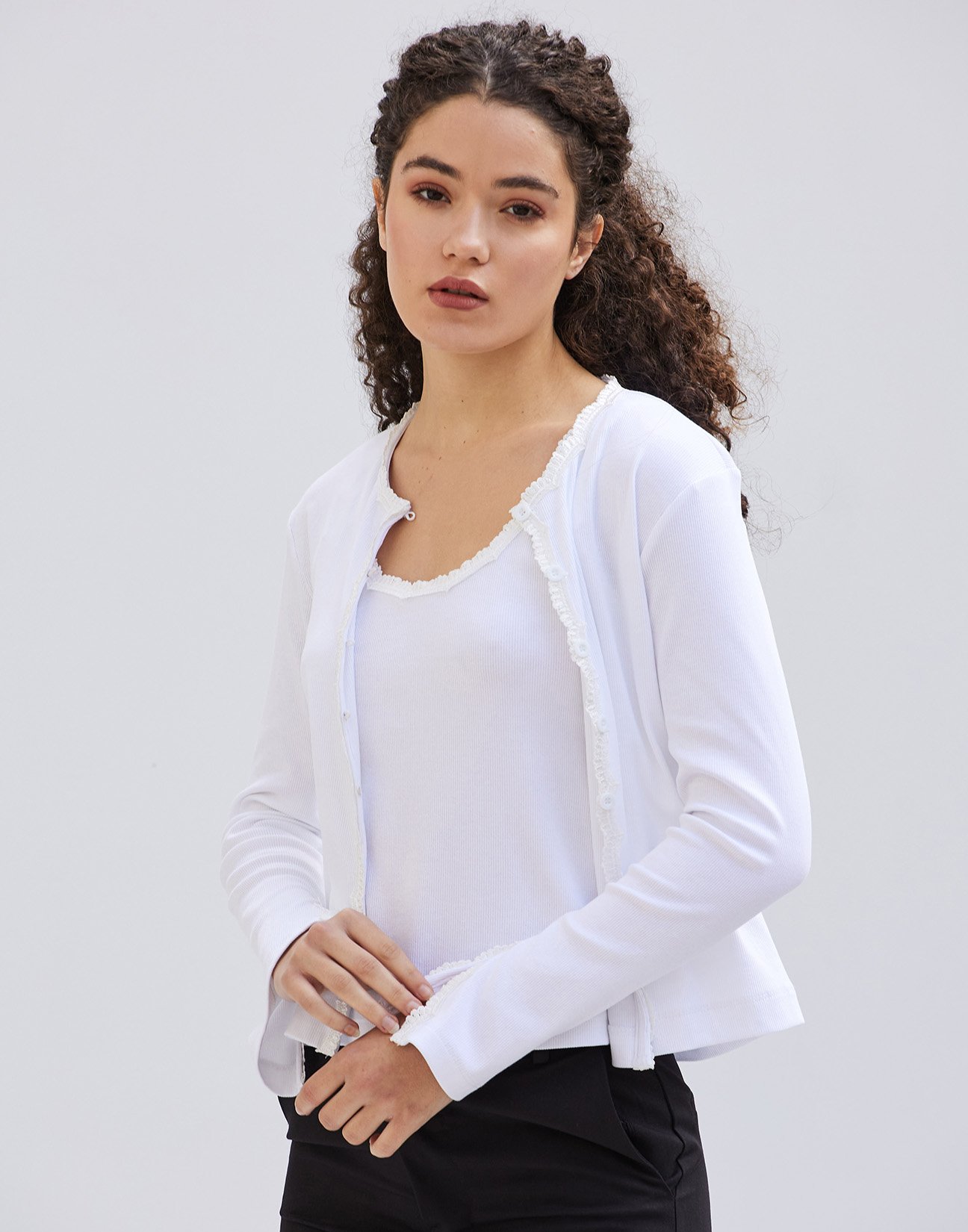 Ribbed cardigan with lace