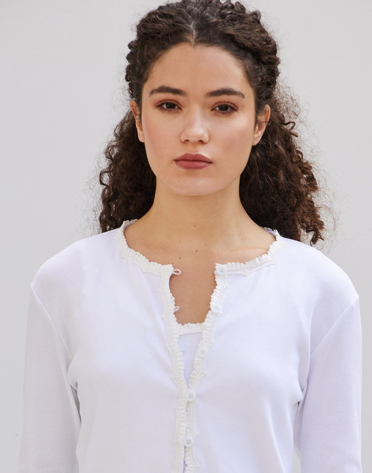 Ribbed cardigan with lace