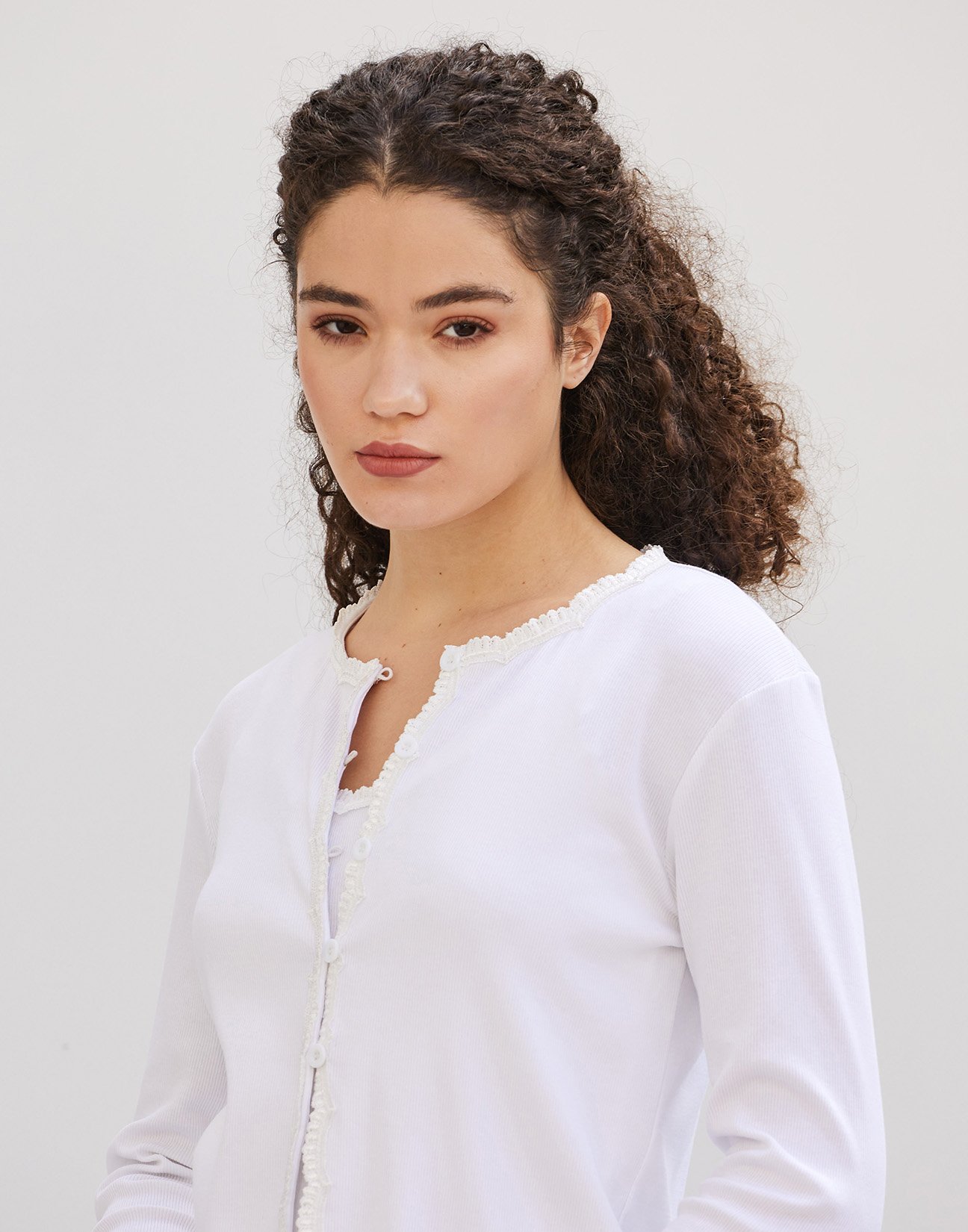 Ribbed cardigan with lace
