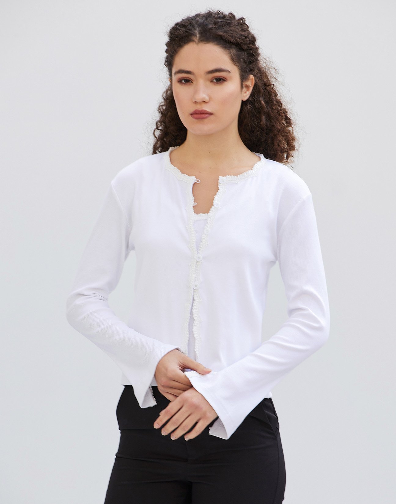 Ribbed cardigan with lace