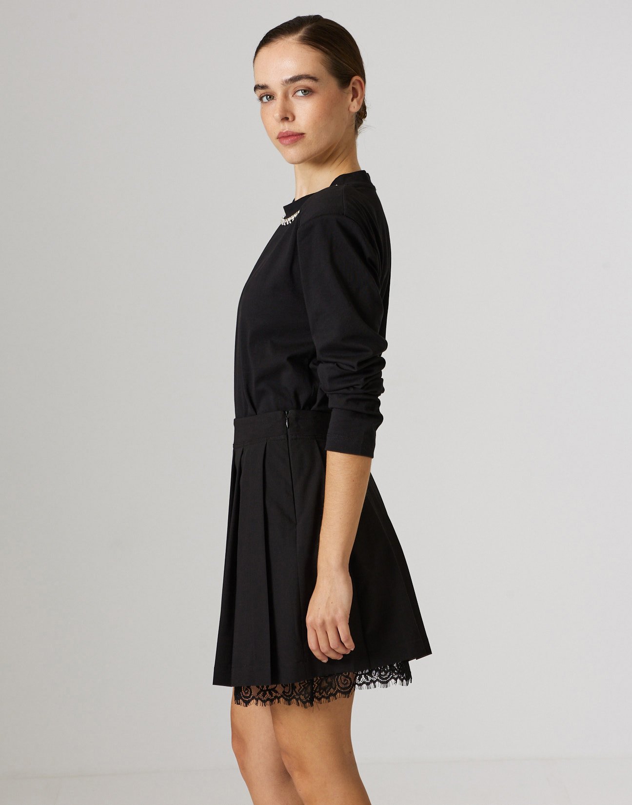 Mini skirt with lace