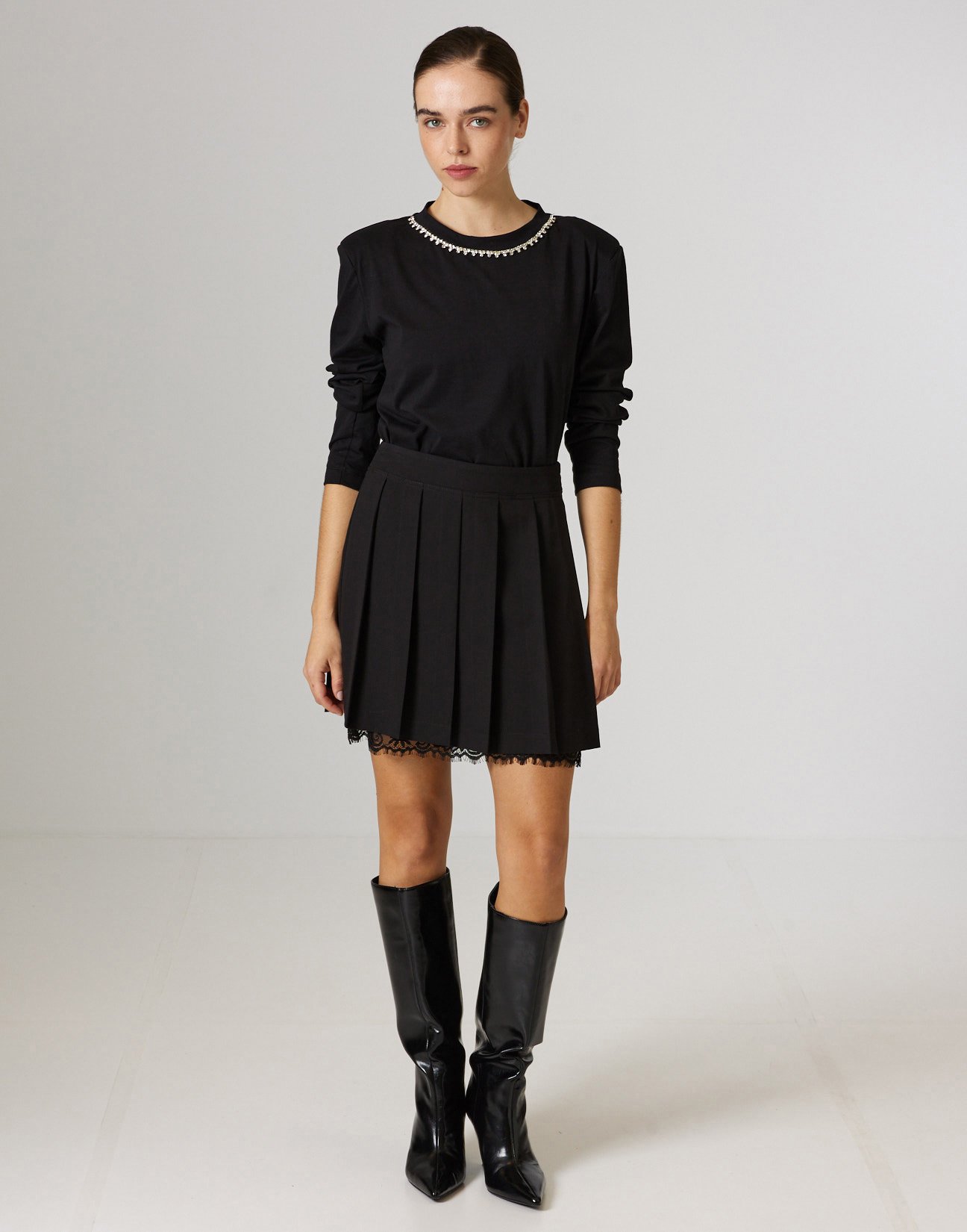 Mini skirt with lace