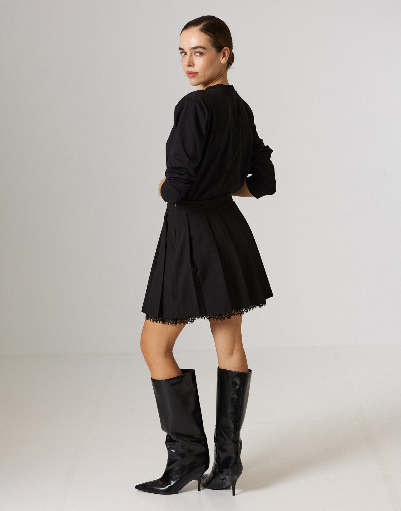 Mini skirt with lace