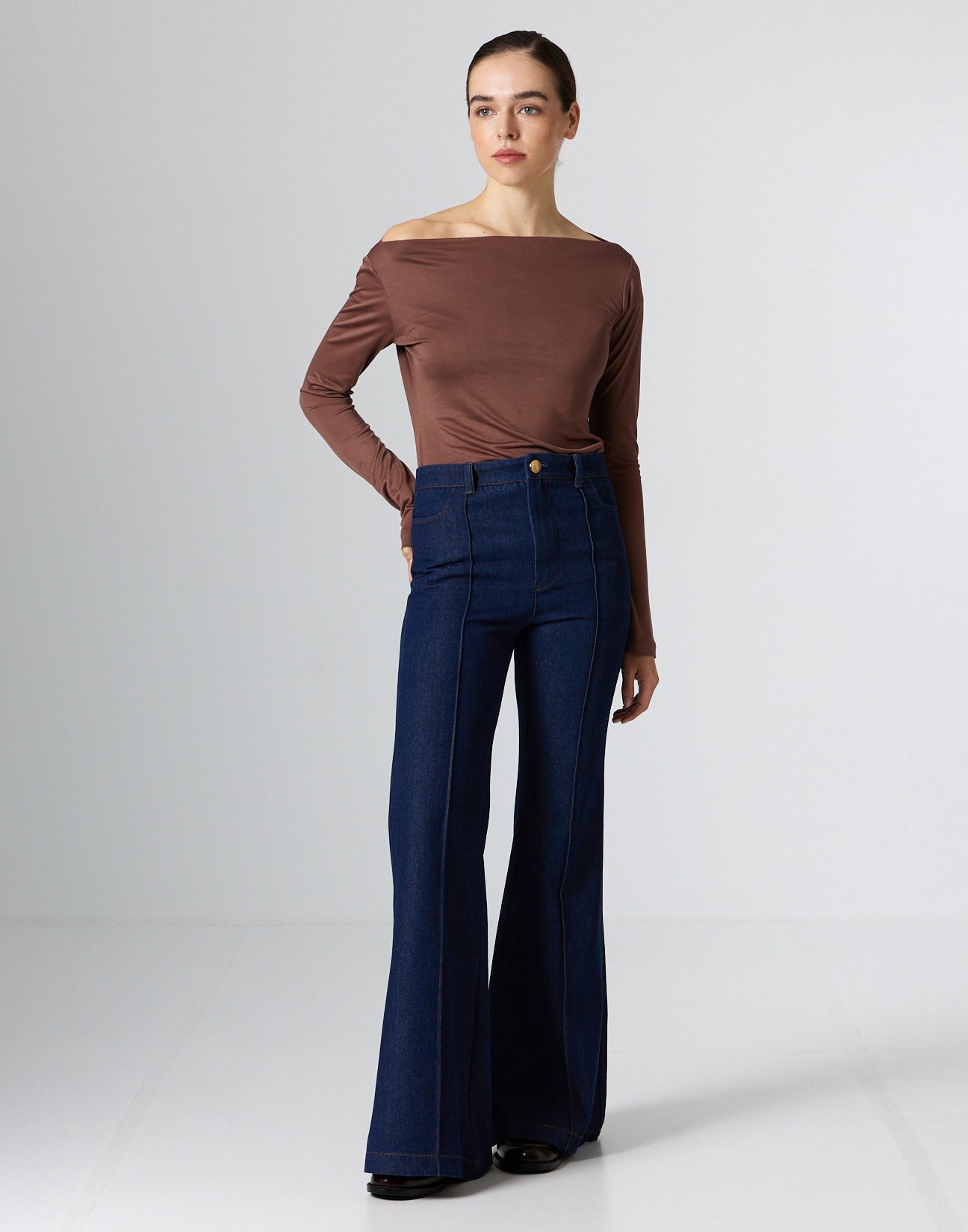 Jeans with topstitched detail