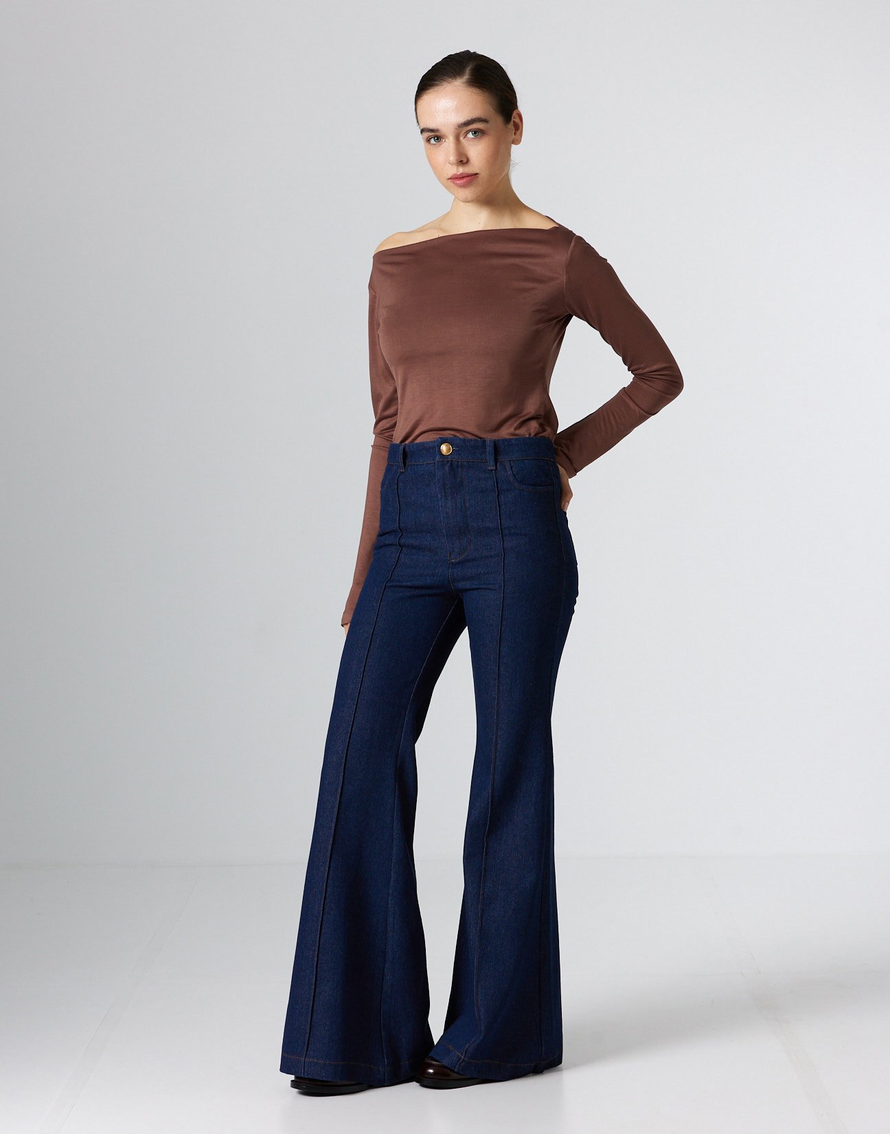 Jeans with topstitched detail