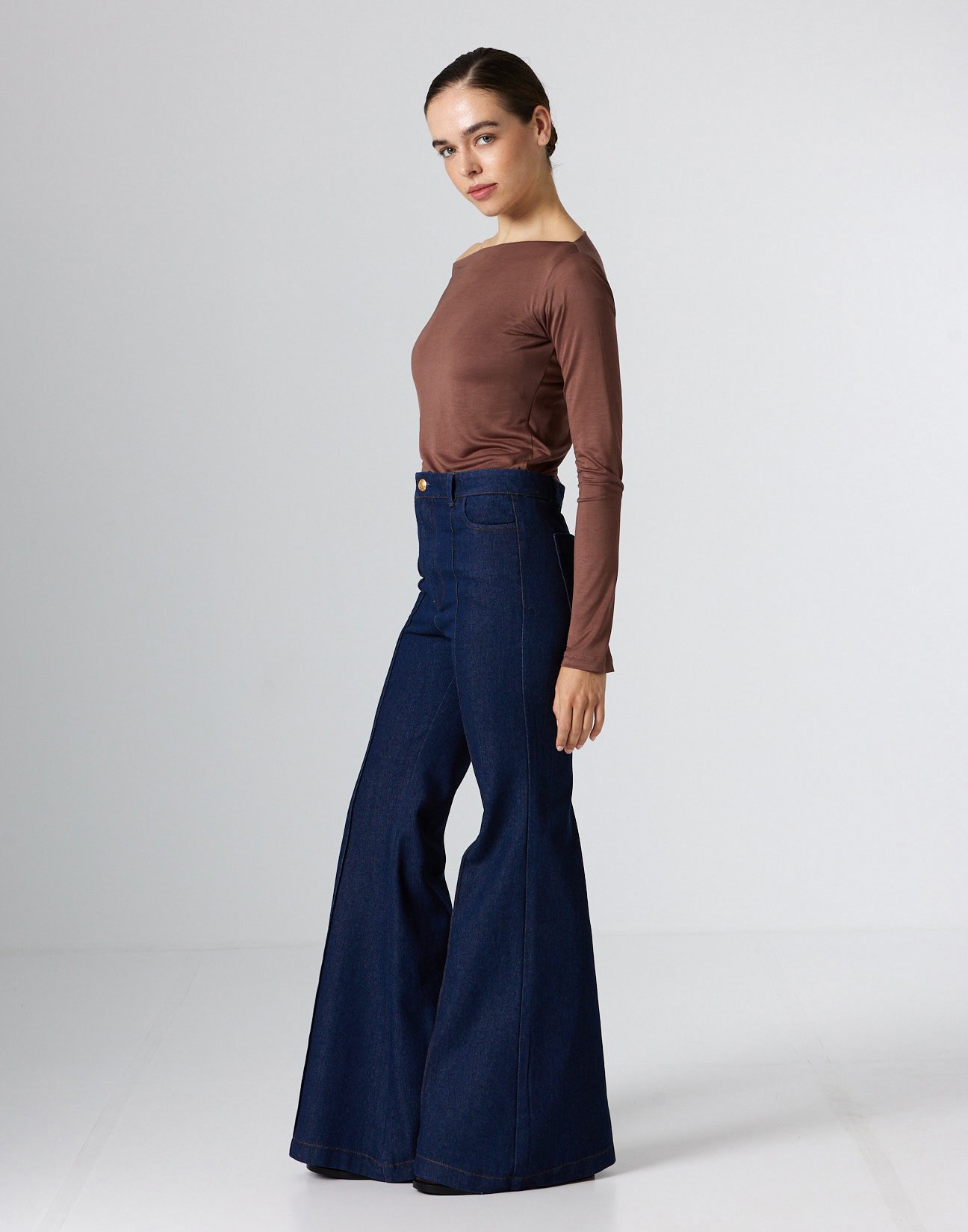 Jeans with topstitched detail