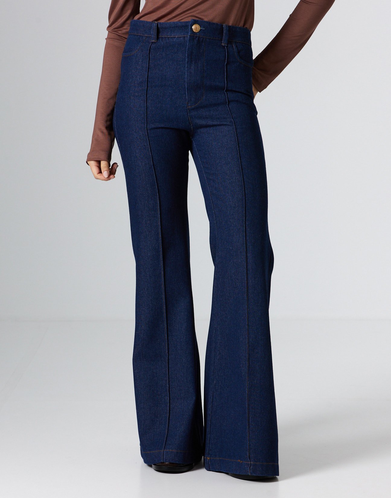 Jeans with topstitched detail