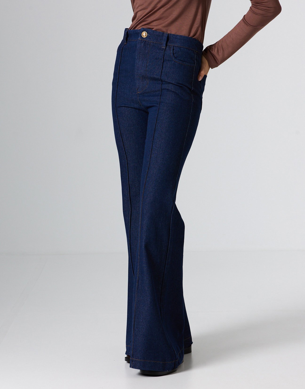 Jeans with topstitched detail