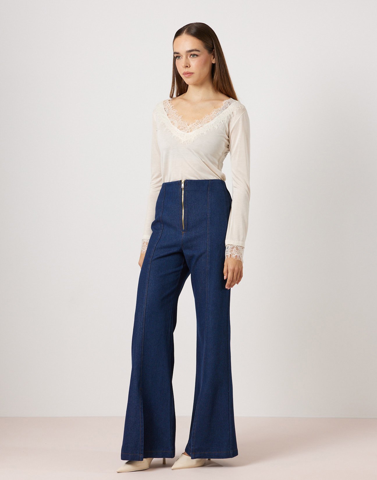 Jeans with slits