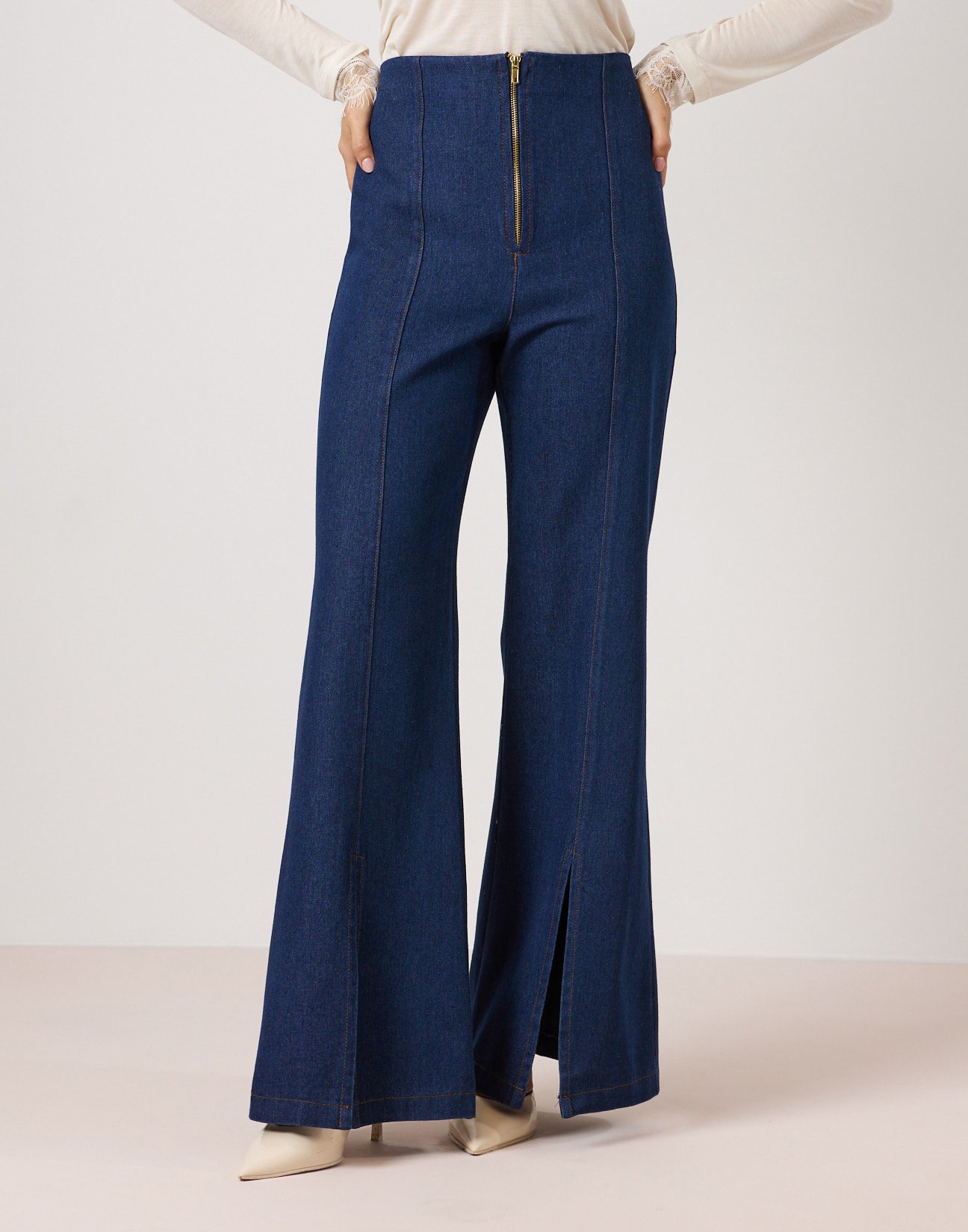 Jeans with slits