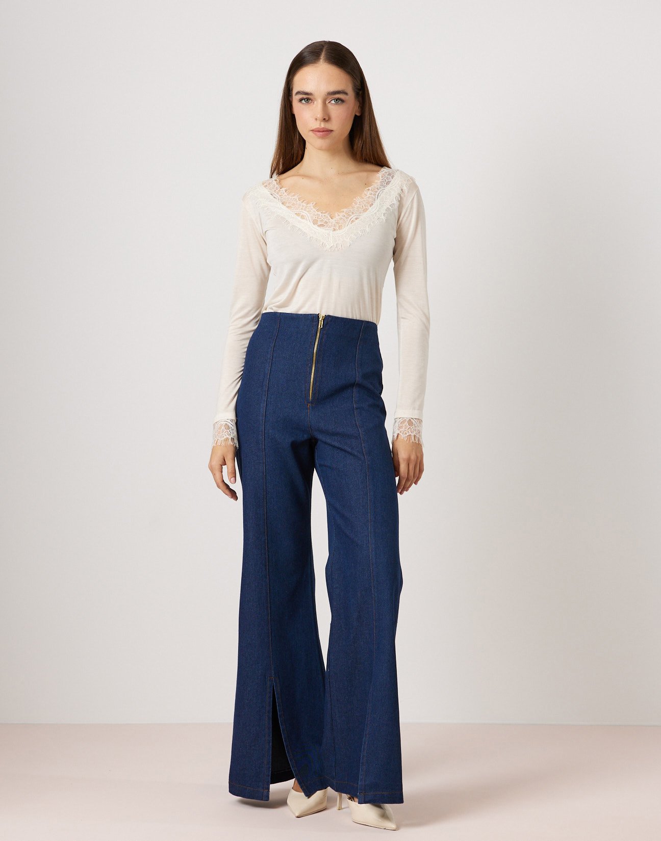 Jeans with slits