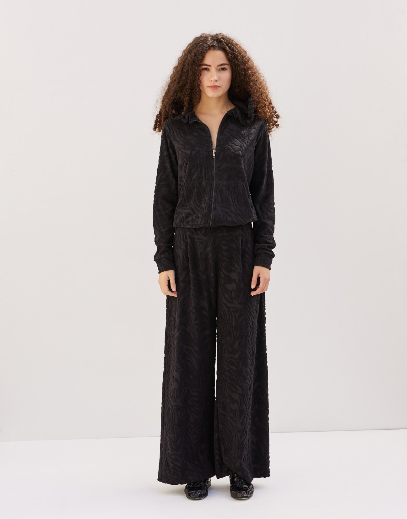 Εmbossed patterns towel trousers