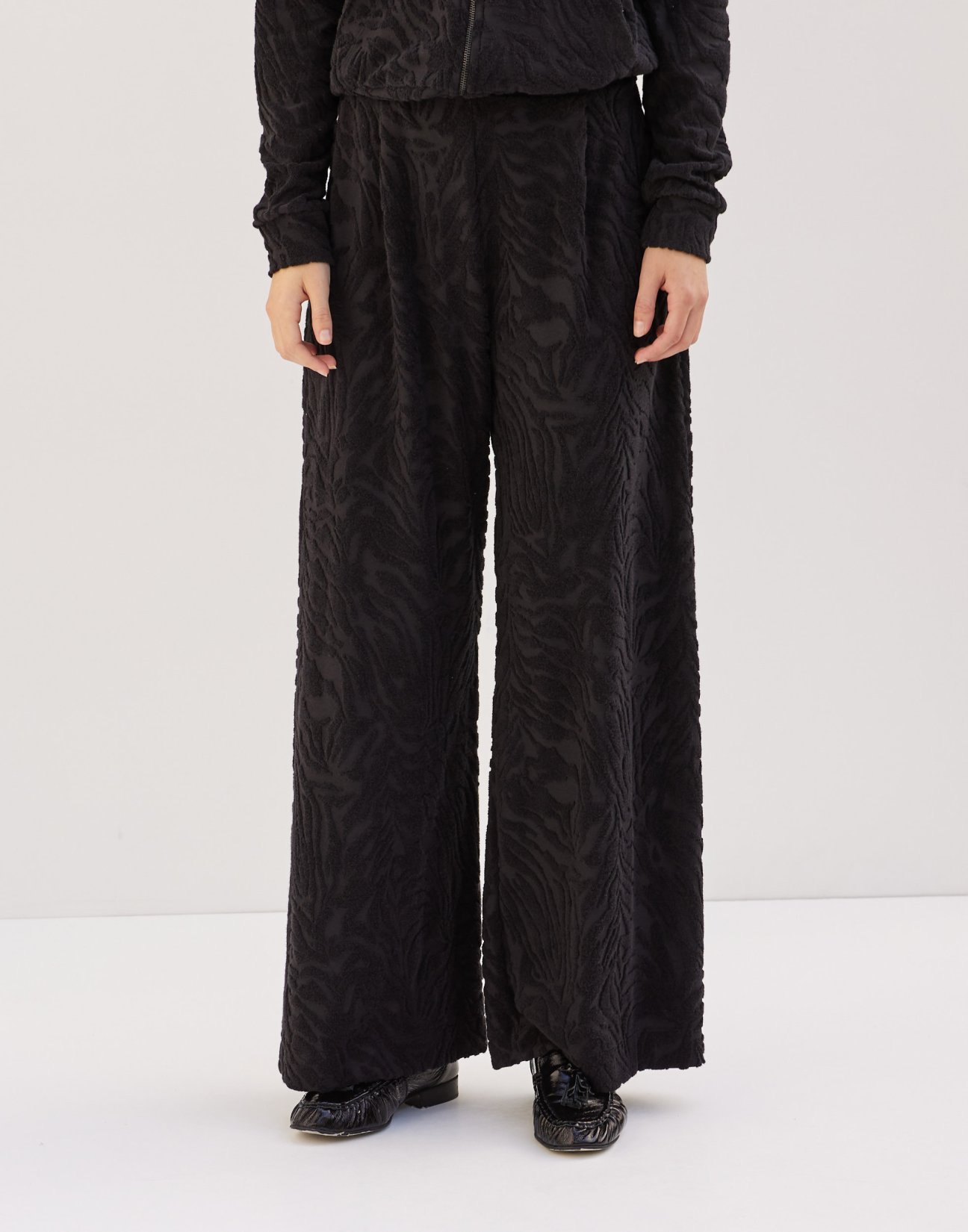 Εmbossed patterns towel trousers