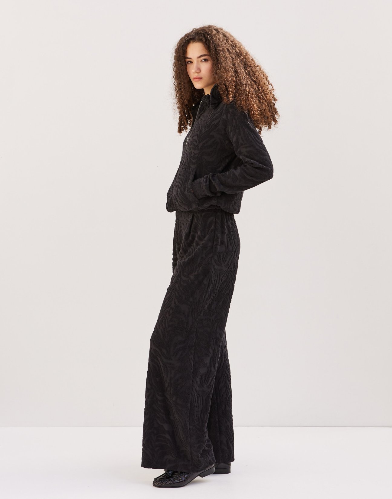 Εmbossed patterns towel trousers