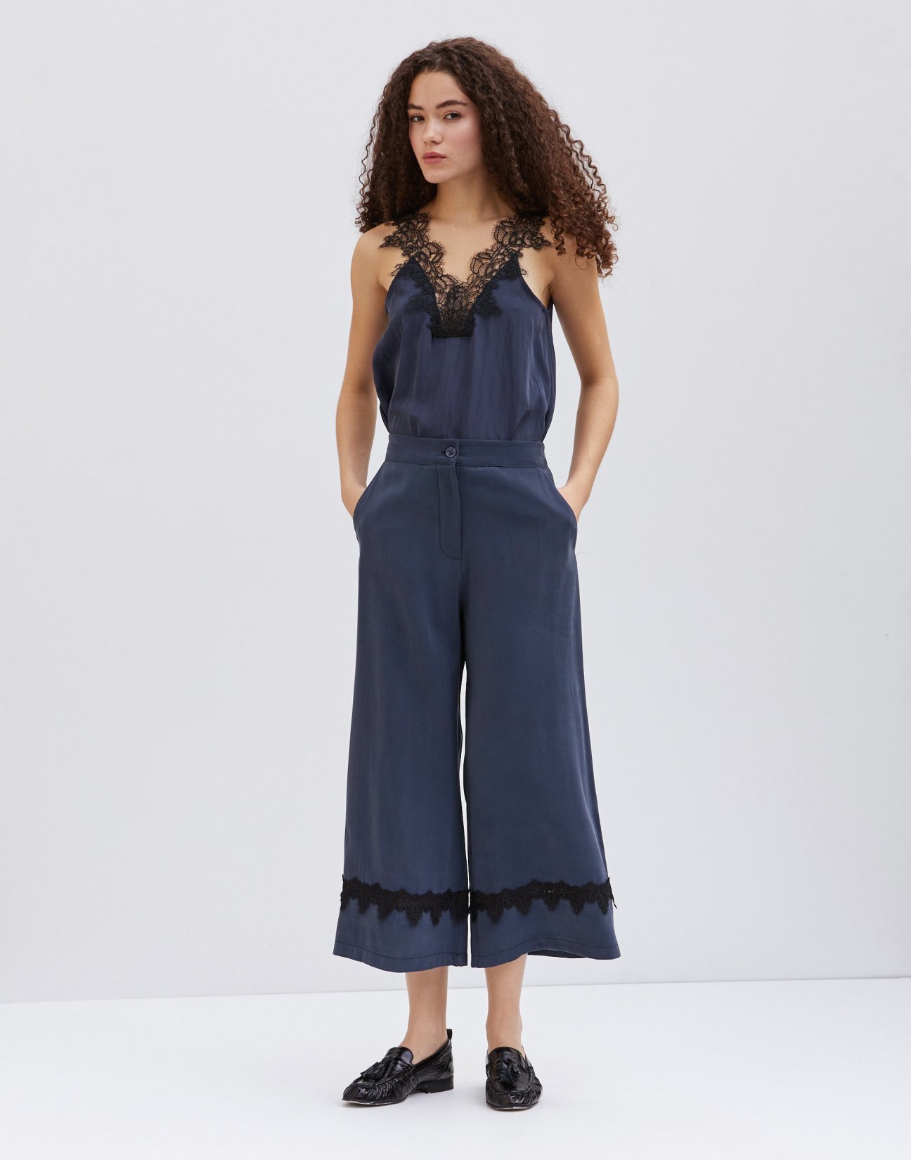 Culotte trousers with lace