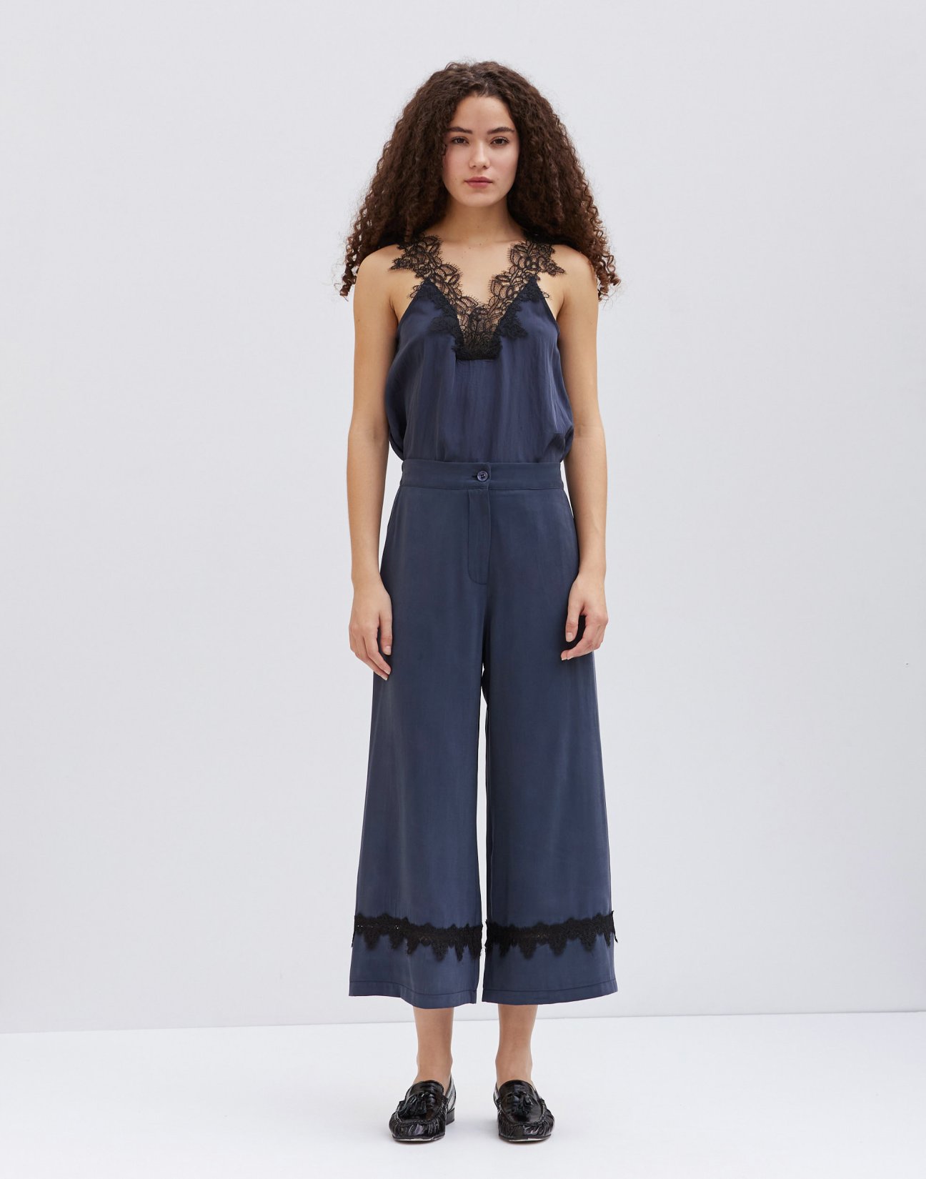 Culotte trousers with lace