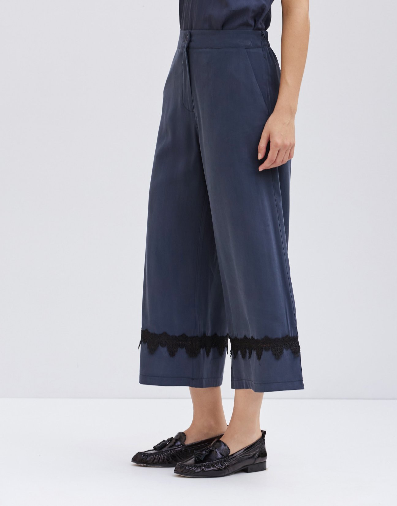 Culotte trousers with lace