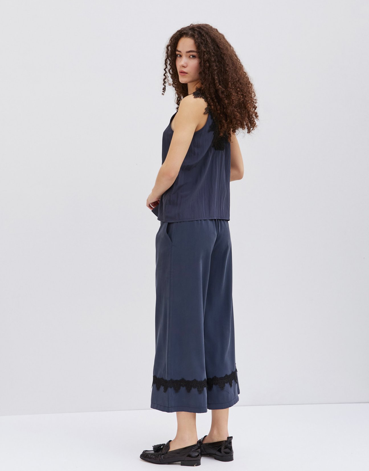 Culotte trousers with lace