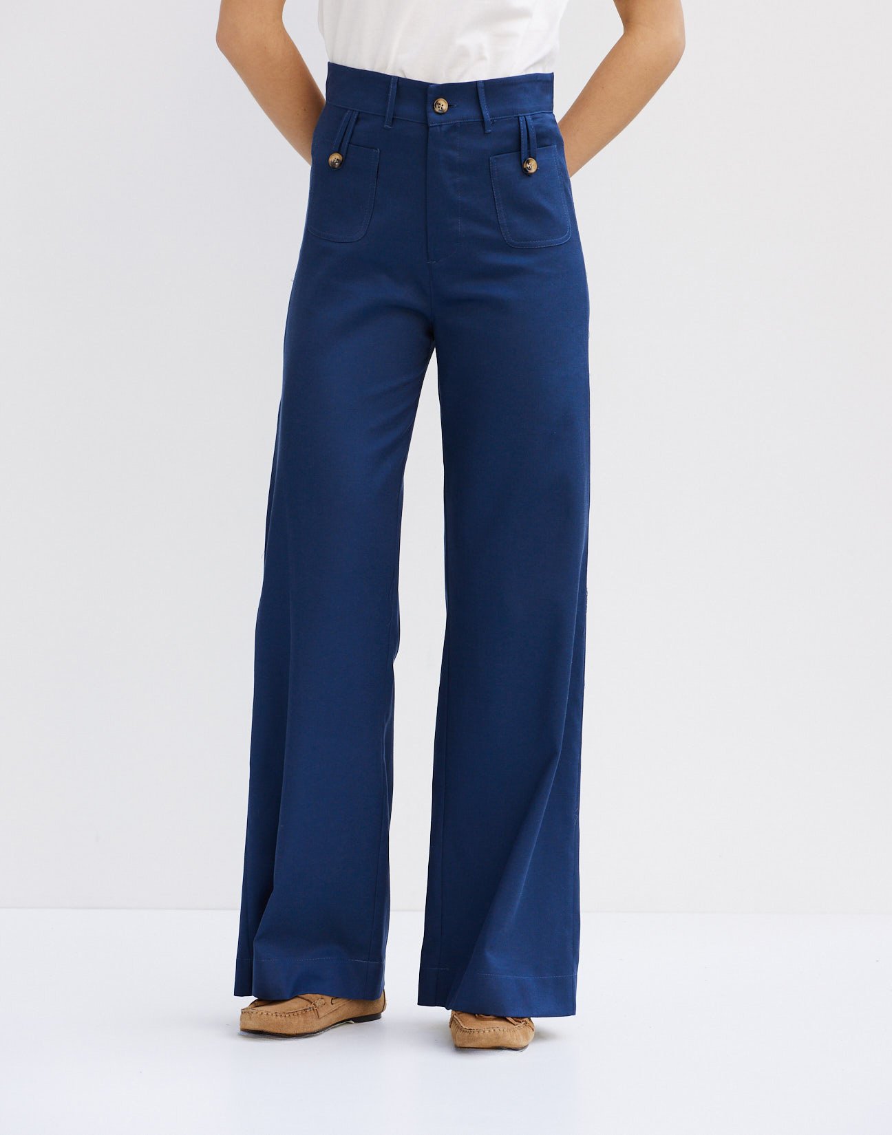 Trousers with pockets
