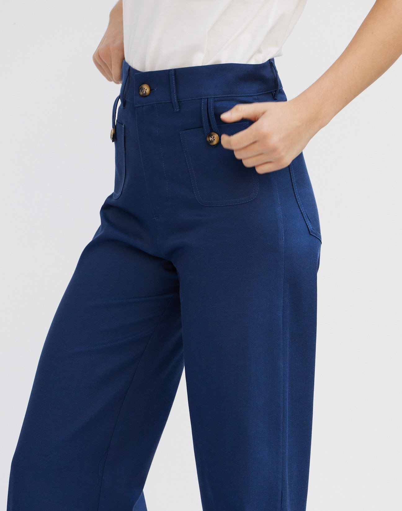Trousers with pockets